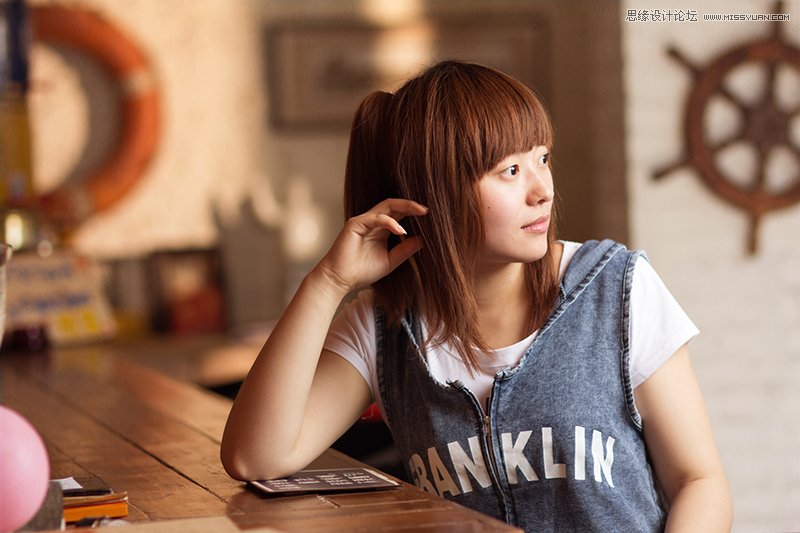 Photoshop给美女室内照片优化肤色处理,PS教程,素材中国