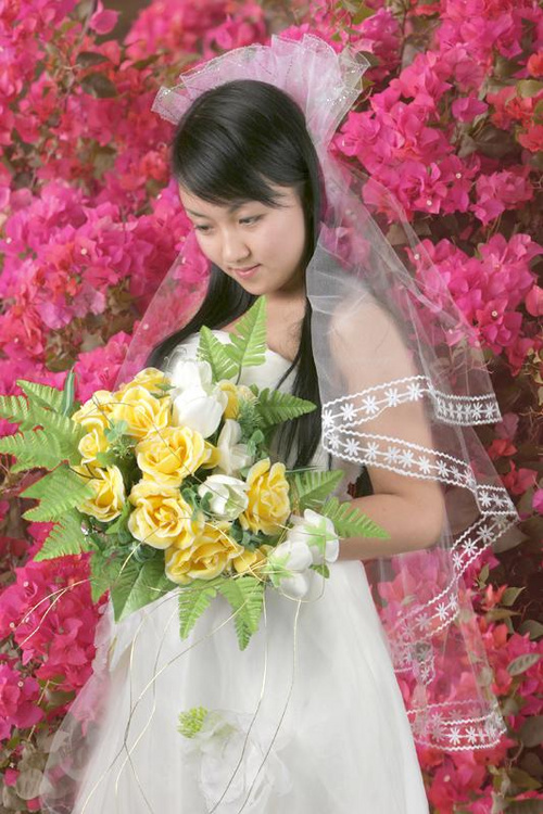 PS教程：Photoshop颜色通道抠出透明婚纱