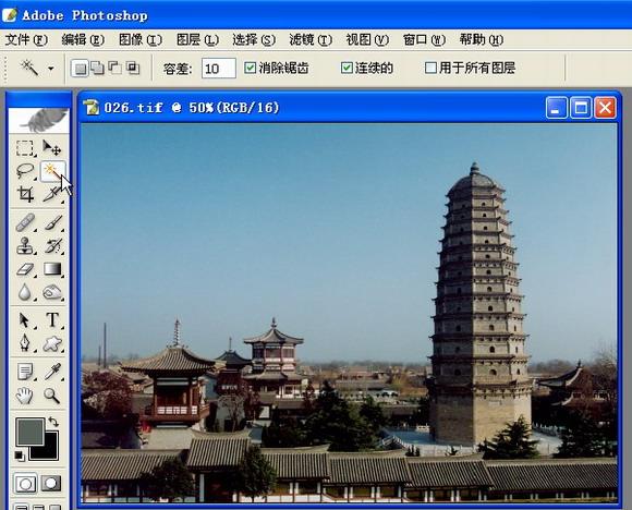 photoshop为晴朗的天空加入白云朵朵