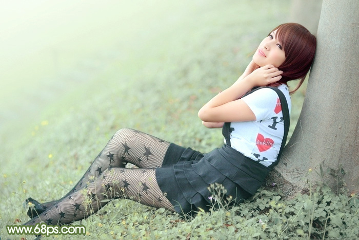 Photoshop给夏季草地上的美女加上唯美的韩系淡绿色 全福编程网
