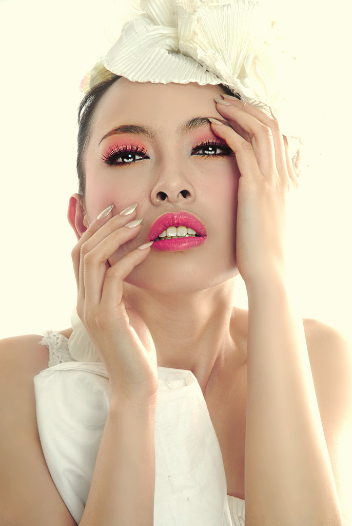 Photoshop调出人像肤色高亮妆面效果图 全福编程网