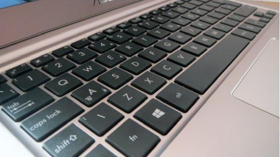 华硕Zenbook UX303LA：整体良好屏幕效果差