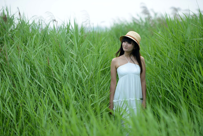 Photoshop打造唯美的粉调青蓝色外景美女图片 全福编程网